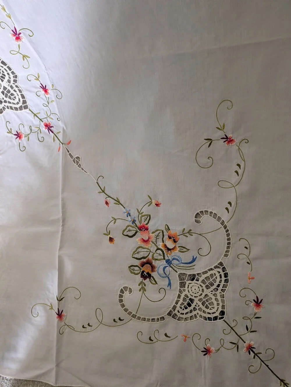 VTG Embroidered Floral Tablecloth - White Pink Green 8 Napkins Eyelet Grandma
